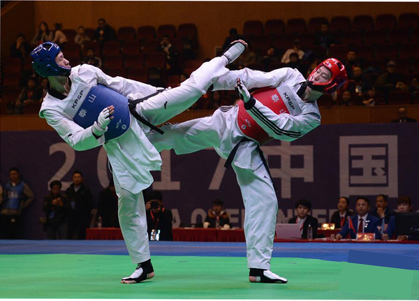 重庆籍男子跆拳道运动员在中国公开赛上勇夺首金